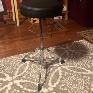 Drum throne